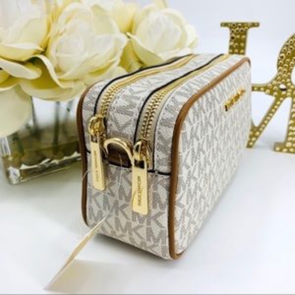LAST DAY SALE Michael Kors Camera Bag Crossbody - Picture 3 of 8